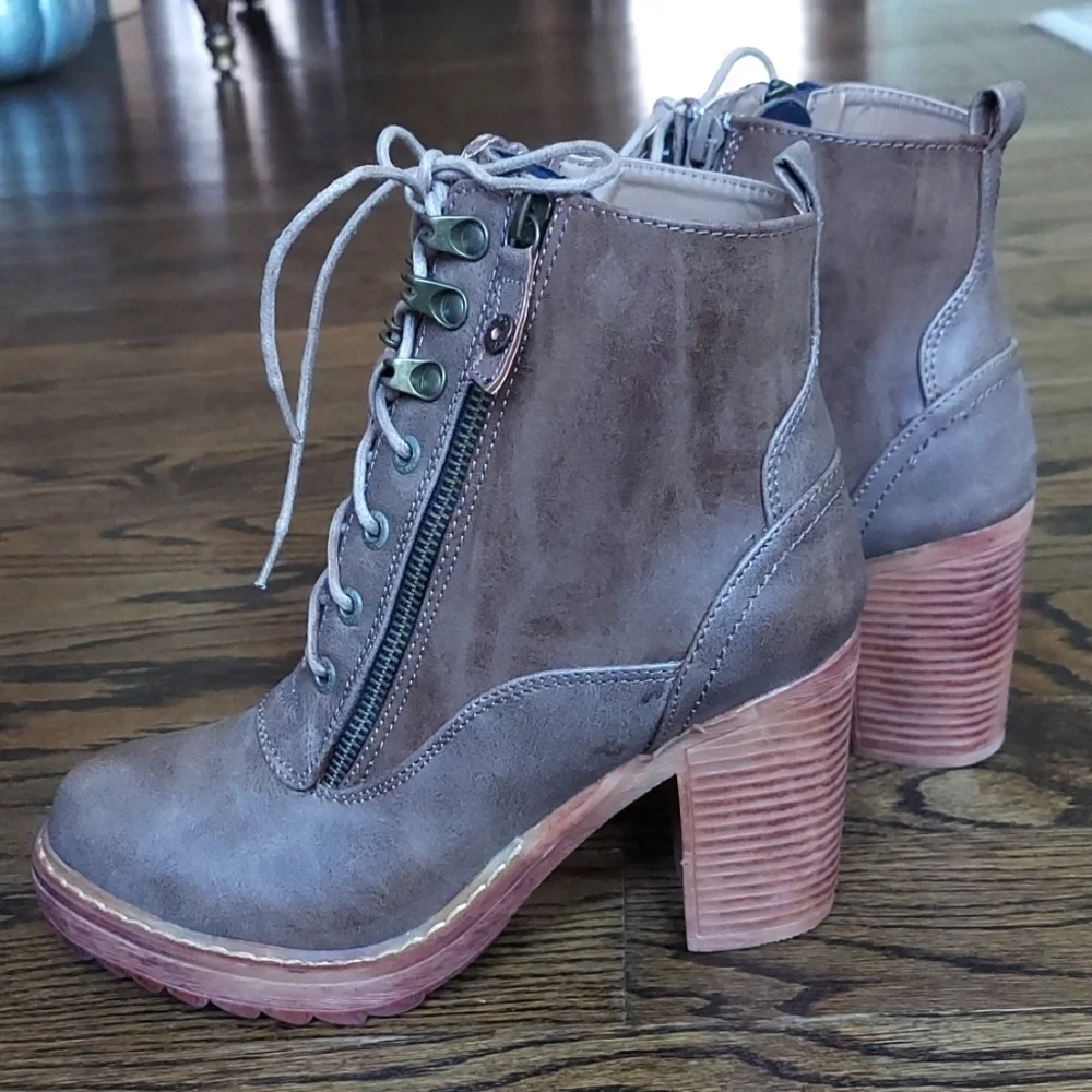 Lace-up ankle bootie with zipper closure - brown/taupe - size 7